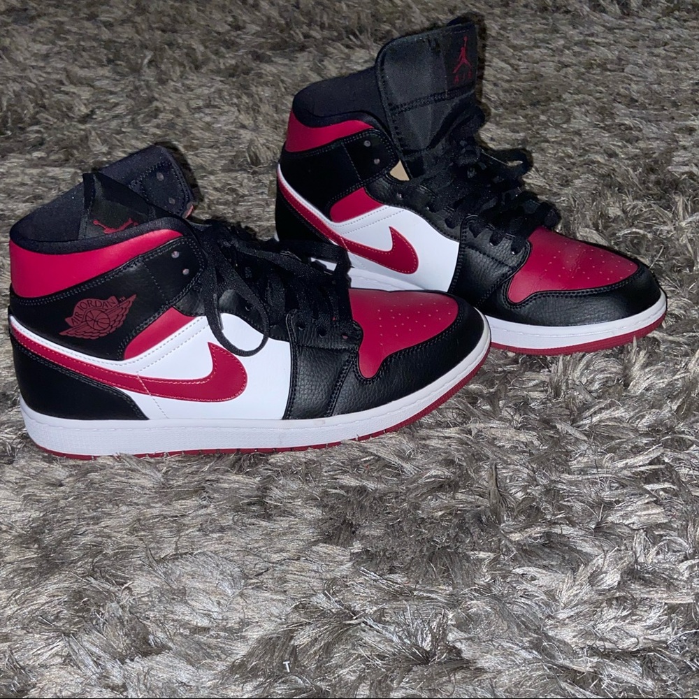 Jordan 1 Mid Gym Red Black White